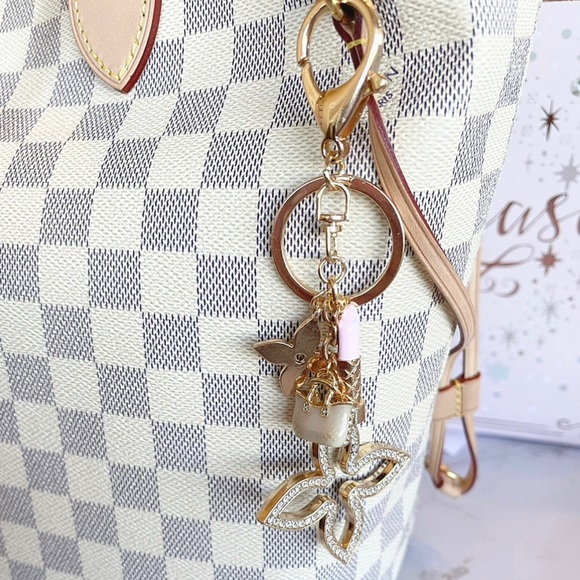 Handmade purse clover charm fashion keychain - Picture 2 of 2